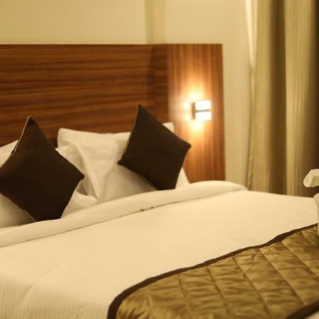 Kyriad Hotel Solapur By Othpl Ngoại thất bức ảnh