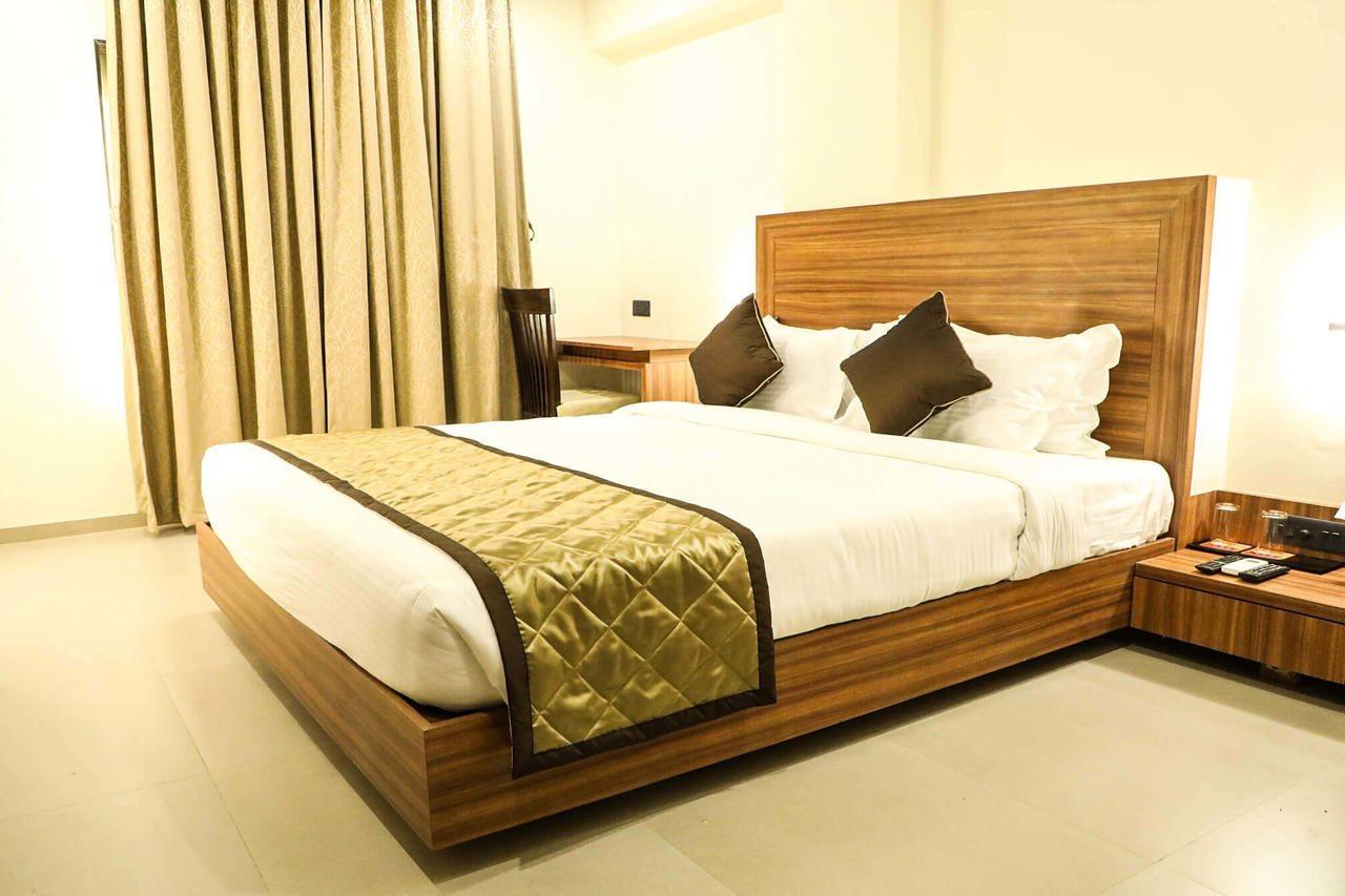 Kyriad Hotel Solapur By Othpl Ngoại thất bức ảnh
