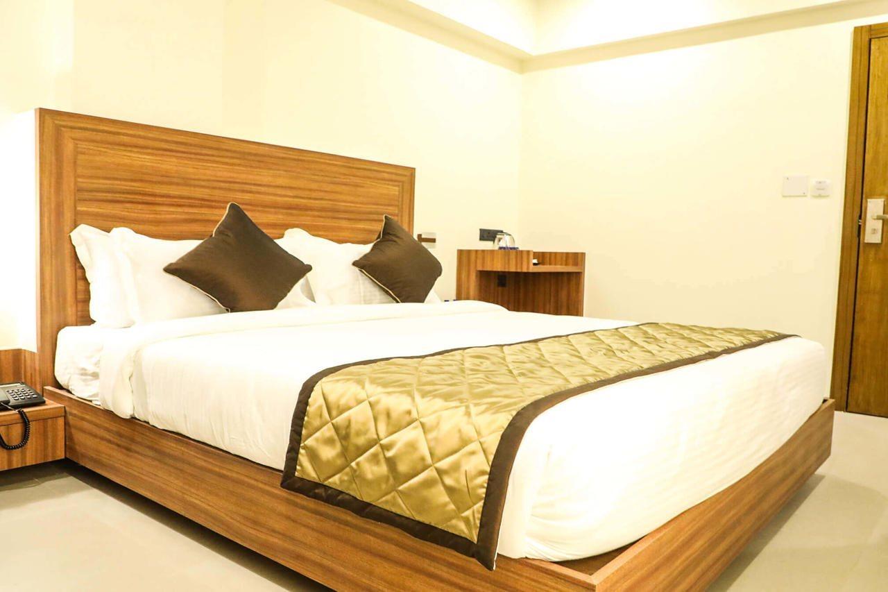 Kyriad Hotel Solapur By Othpl Ngoại thất bức ảnh