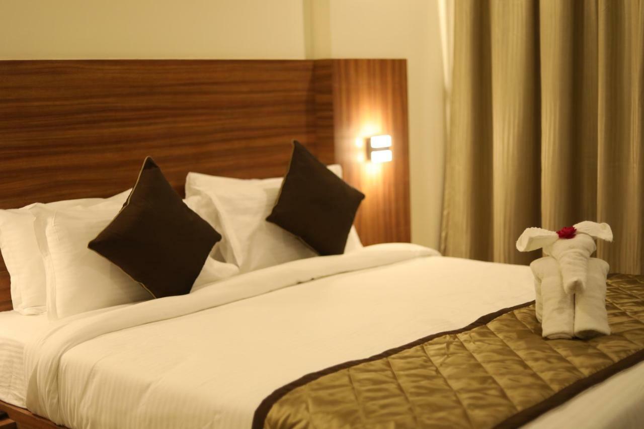 Kyriad Hotel Solapur By Othpl Ngoại thất bức ảnh
