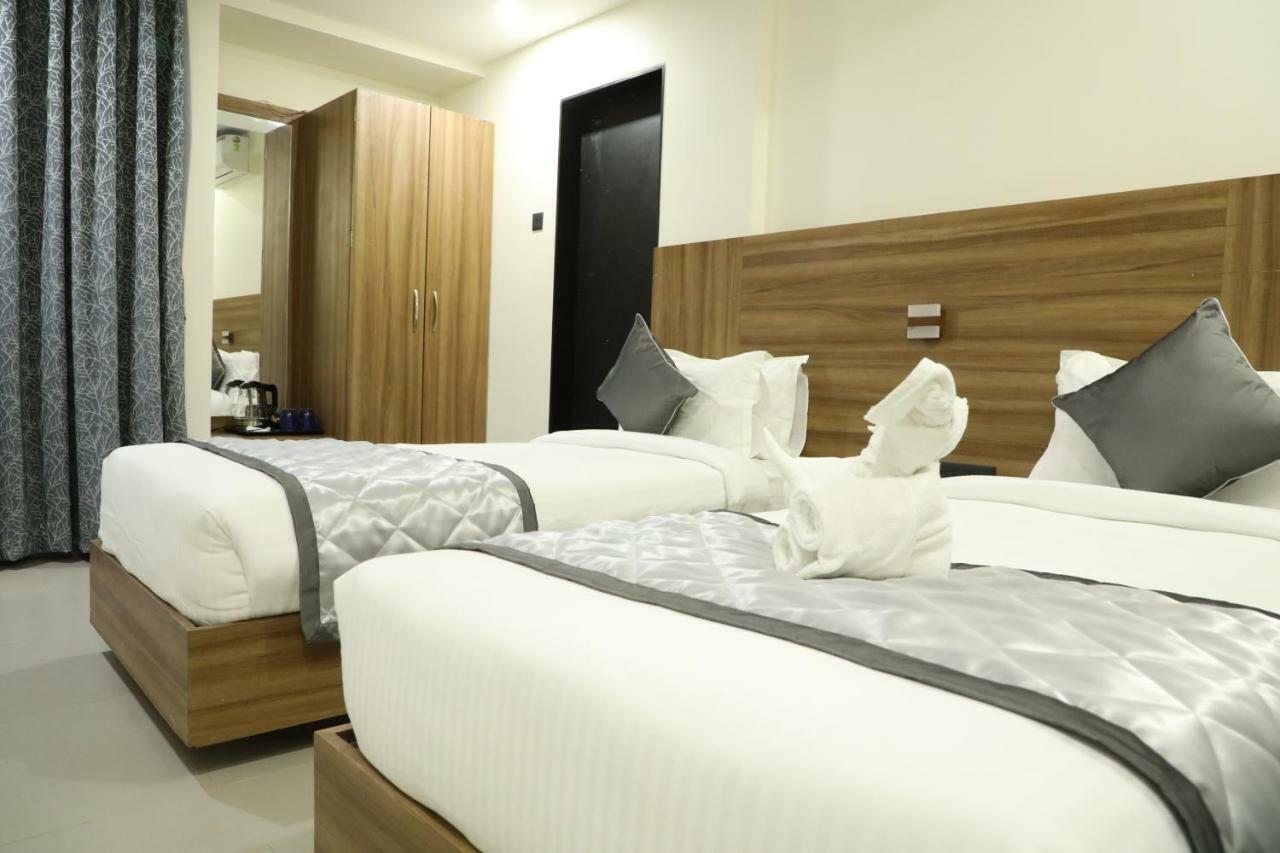 Kyriad Hotel Solapur By Othpl Ngoại thất bức ảnh