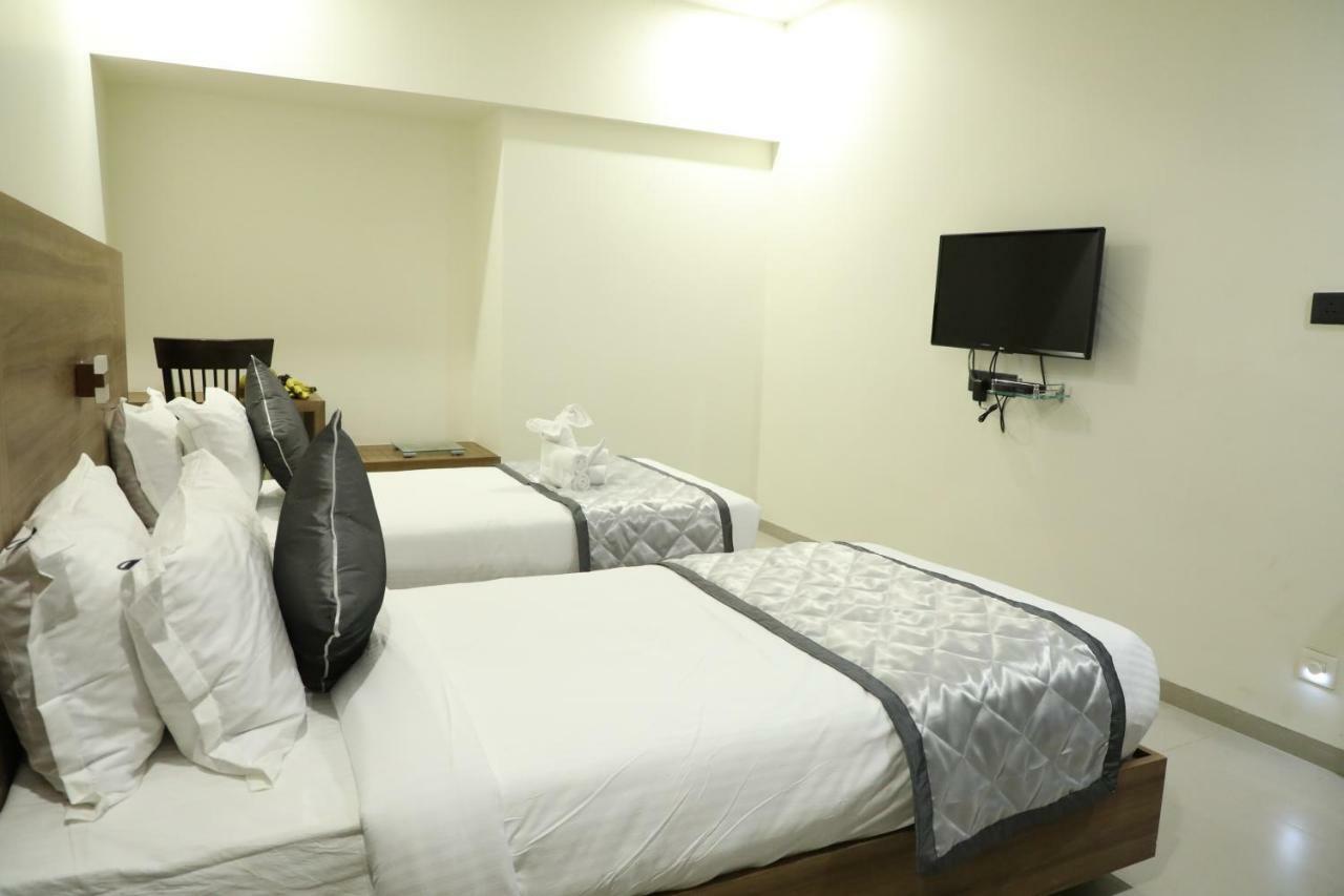 Kyriad Hotel Solapur By Othpl Ngoại thất bức ảnh