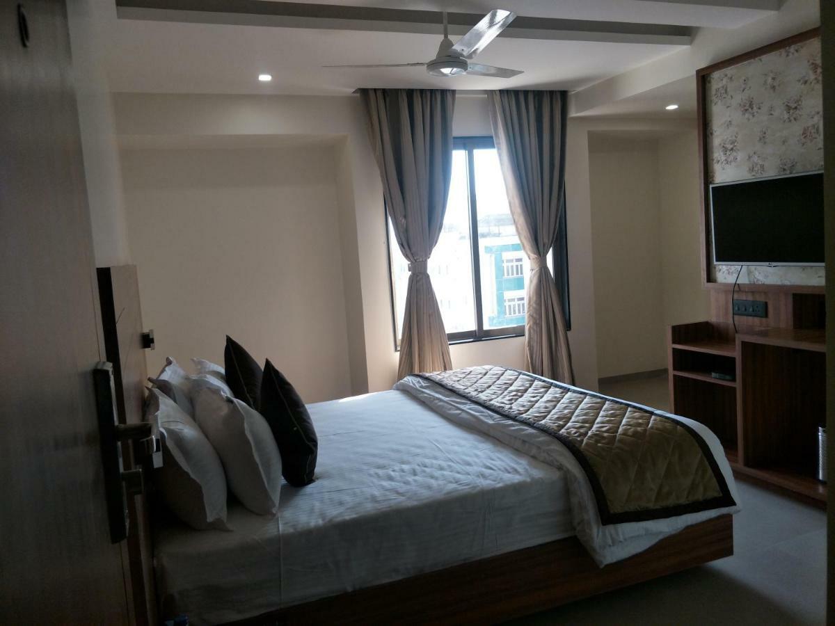 Kyriad Hotel Solapur By Othpl Ngoại thất bức ảnh