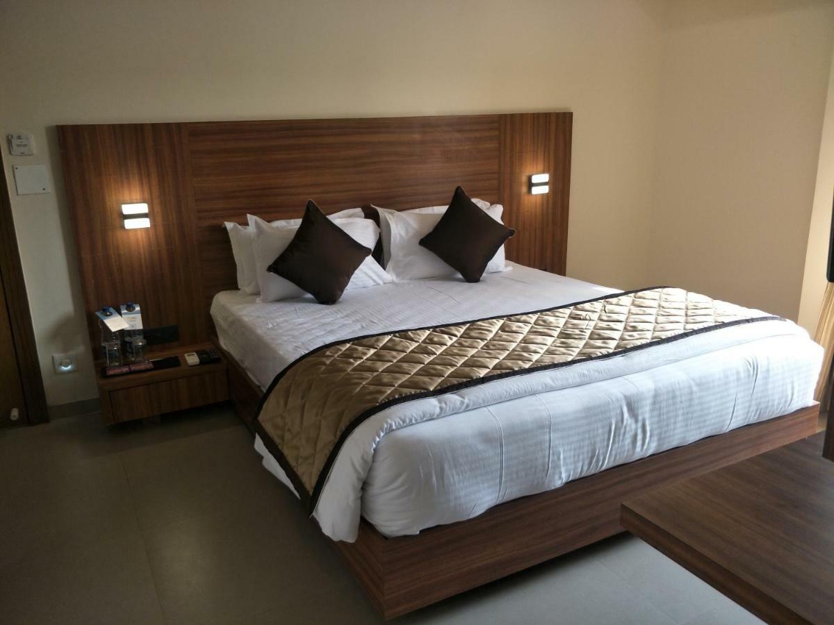 Kyriad Hotel Solapur By Othpl Ngoại thất bức ảnh