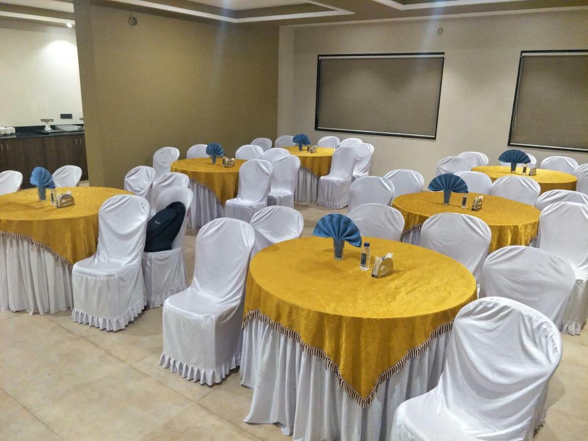 Kyriad Hotel Solapur By Othpl Ngoại thất bức ảnh