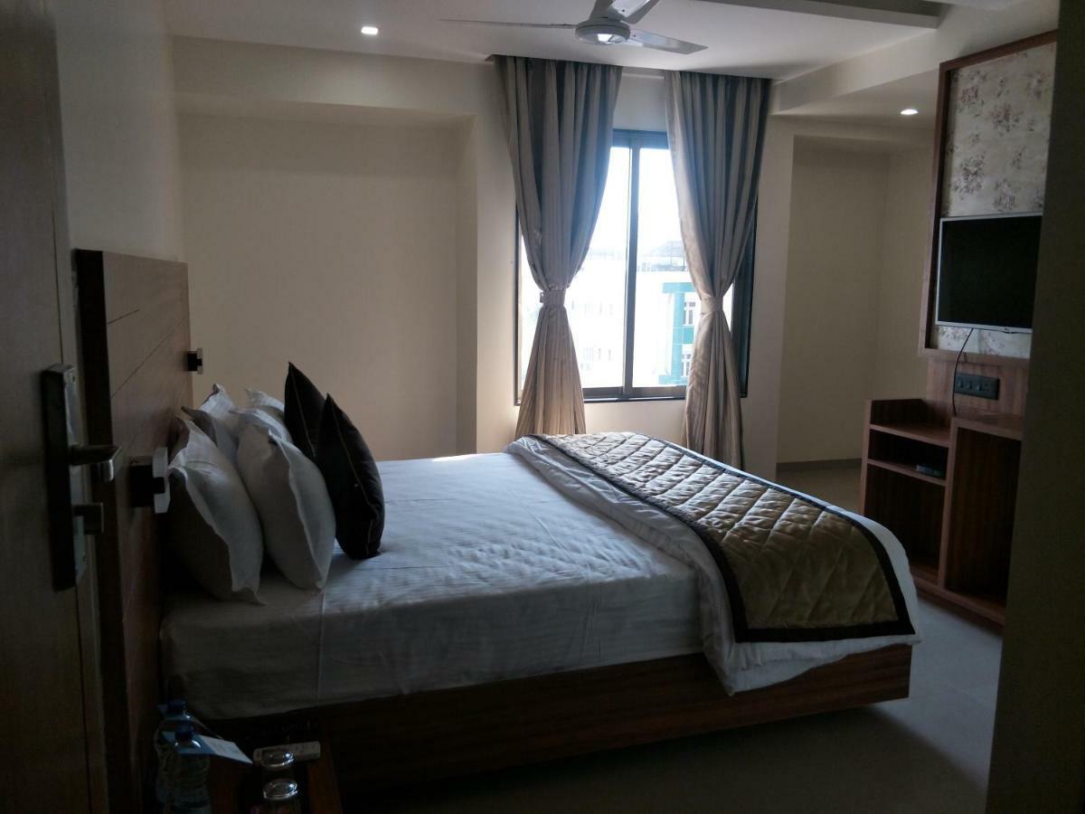 Kyriad Hotel Solapur By Othpl Ngoại thất bức ảnh