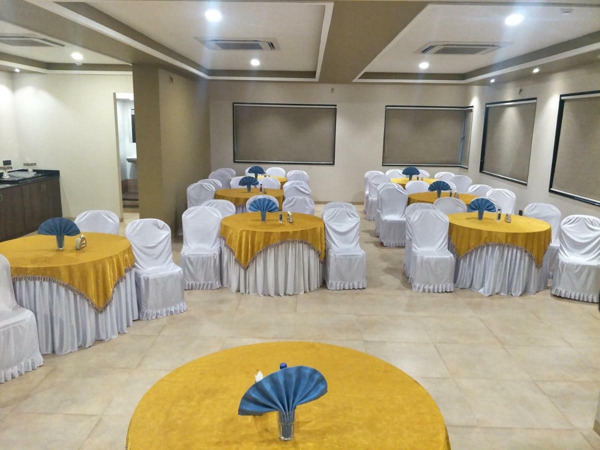 Kyriad Hotel Solapur By Othpl Ngoại thất bức ảnh