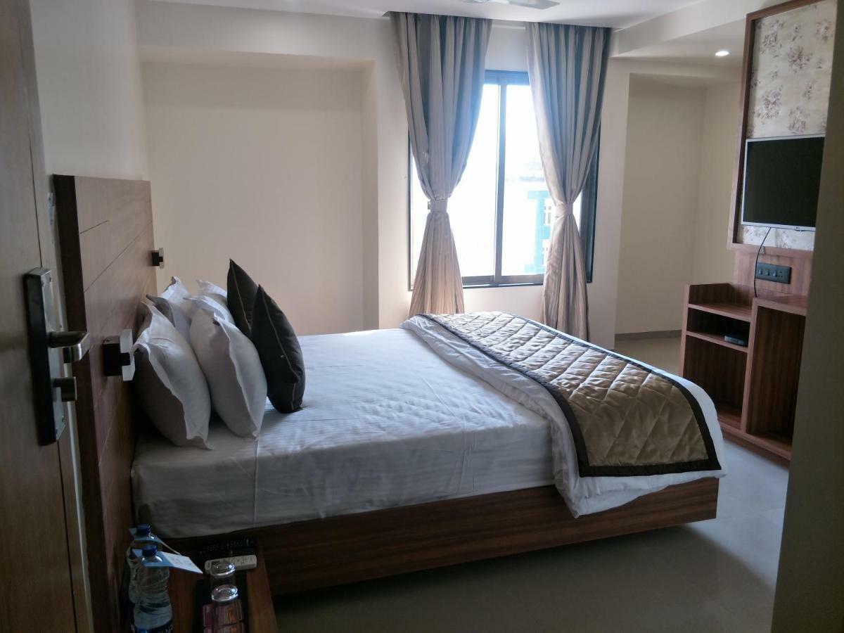Kyriad Hotel Solapur By Othpl Ngoại thất bức ảnh