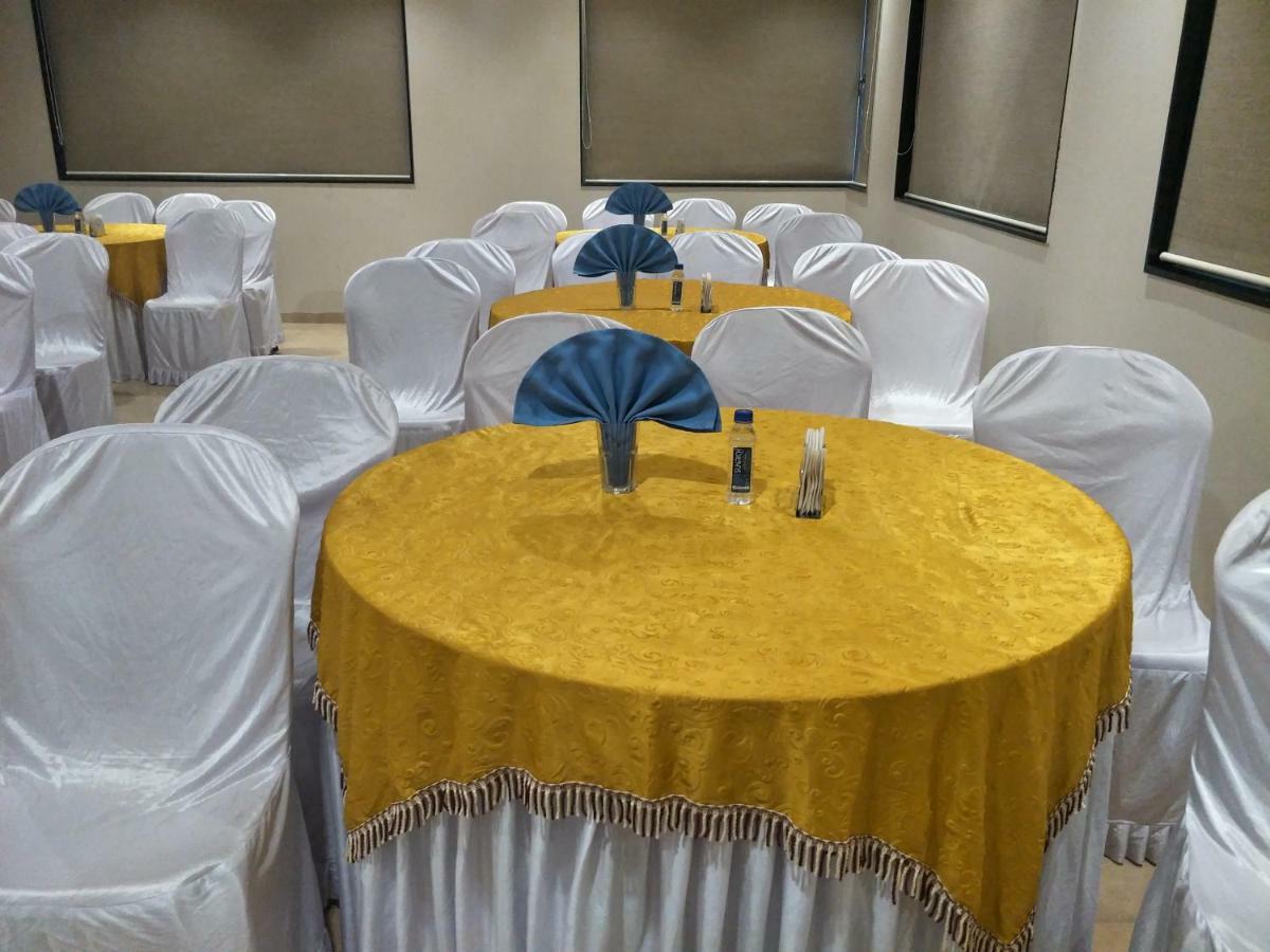 Kyriad Hotel Solapur By Othpl Ngoại thất bức ảnh