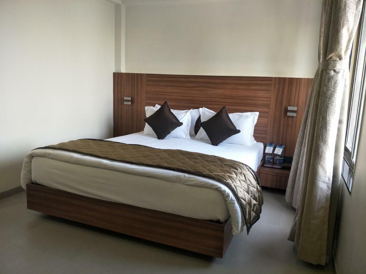 Kyriad Hotel Solapur By Othpl Ngoại thất bức ảnh