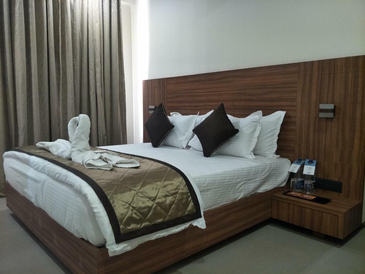 Kyriad Hotel Solapur By Othpl Ngoại thất bức ảnh