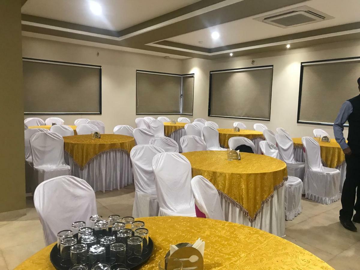 Kyriad Hotel Solapur By Othpl Ngoại thất bức ảnh