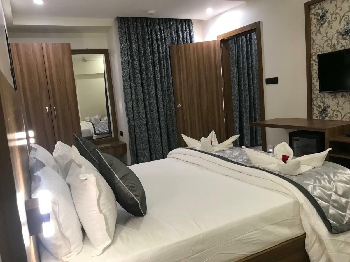 Kyriad Hotel Solapur By Othpl Ngoại thất bức ảnh