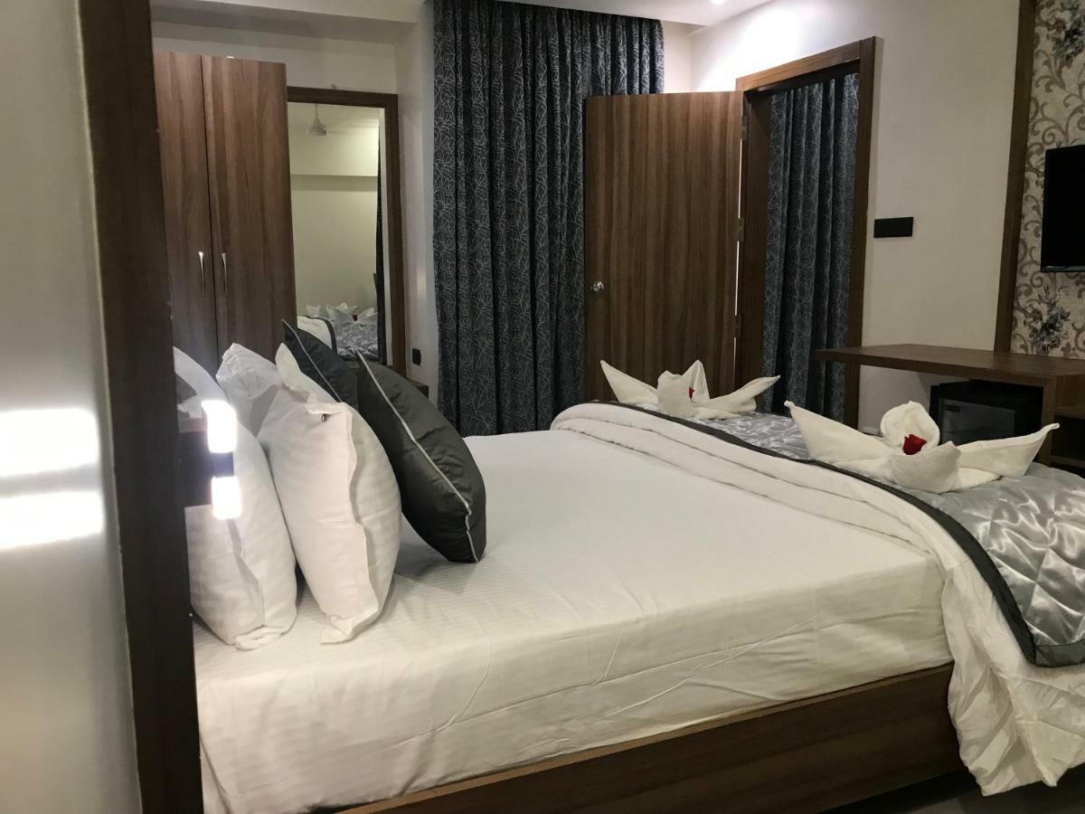 Kyriad Hotel Solapur By Othpl Ngoại thất bức ảnh