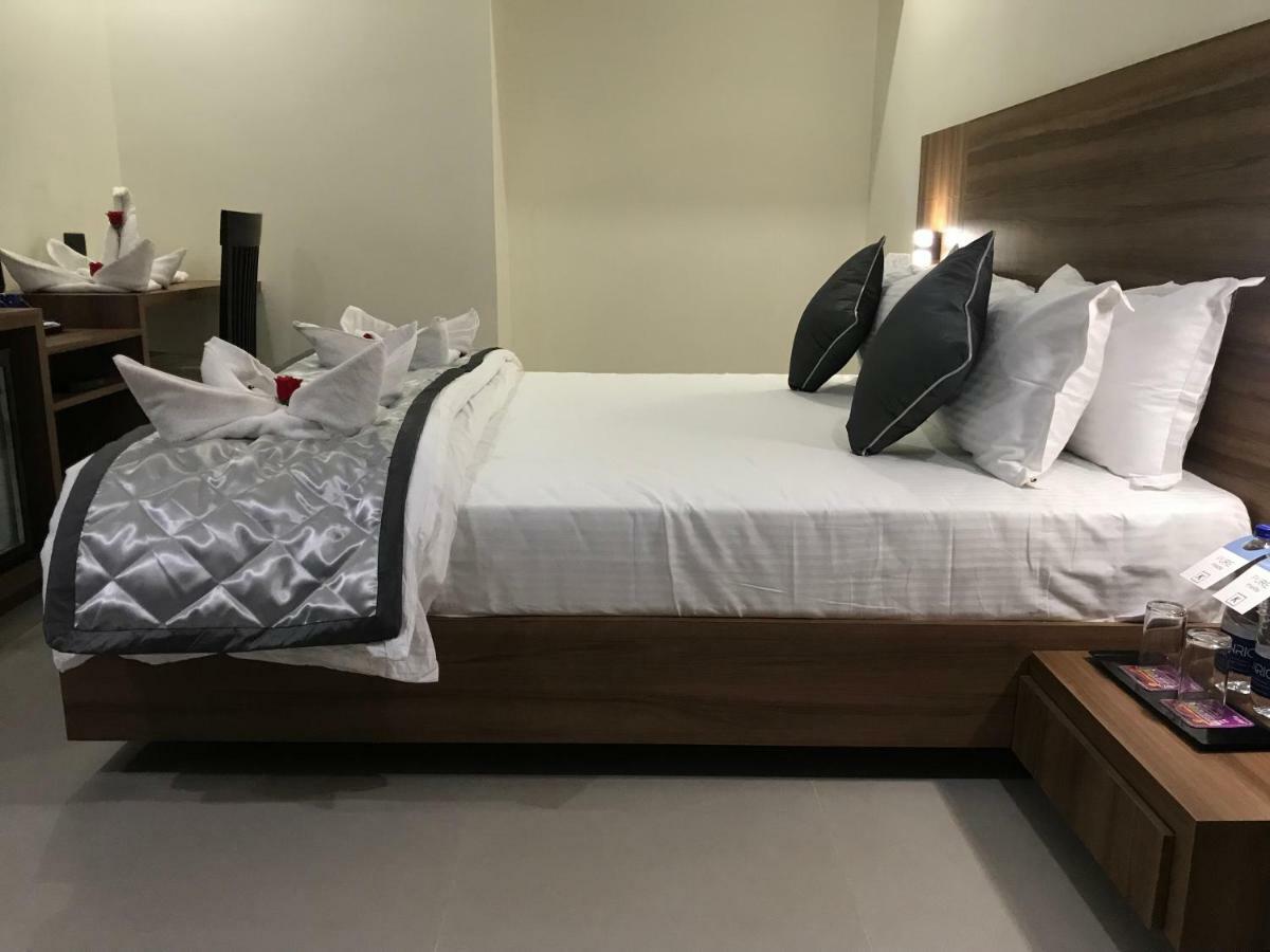 Kyriad Hotel Solapur By Othpl Ngoại thất bức ảnh