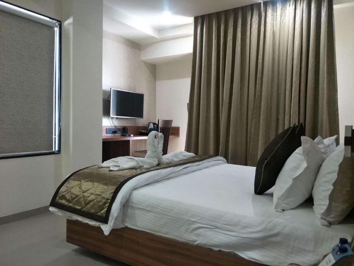 Kyriad Hotel Solapur By Othpl Ngoại thất bức ảnh