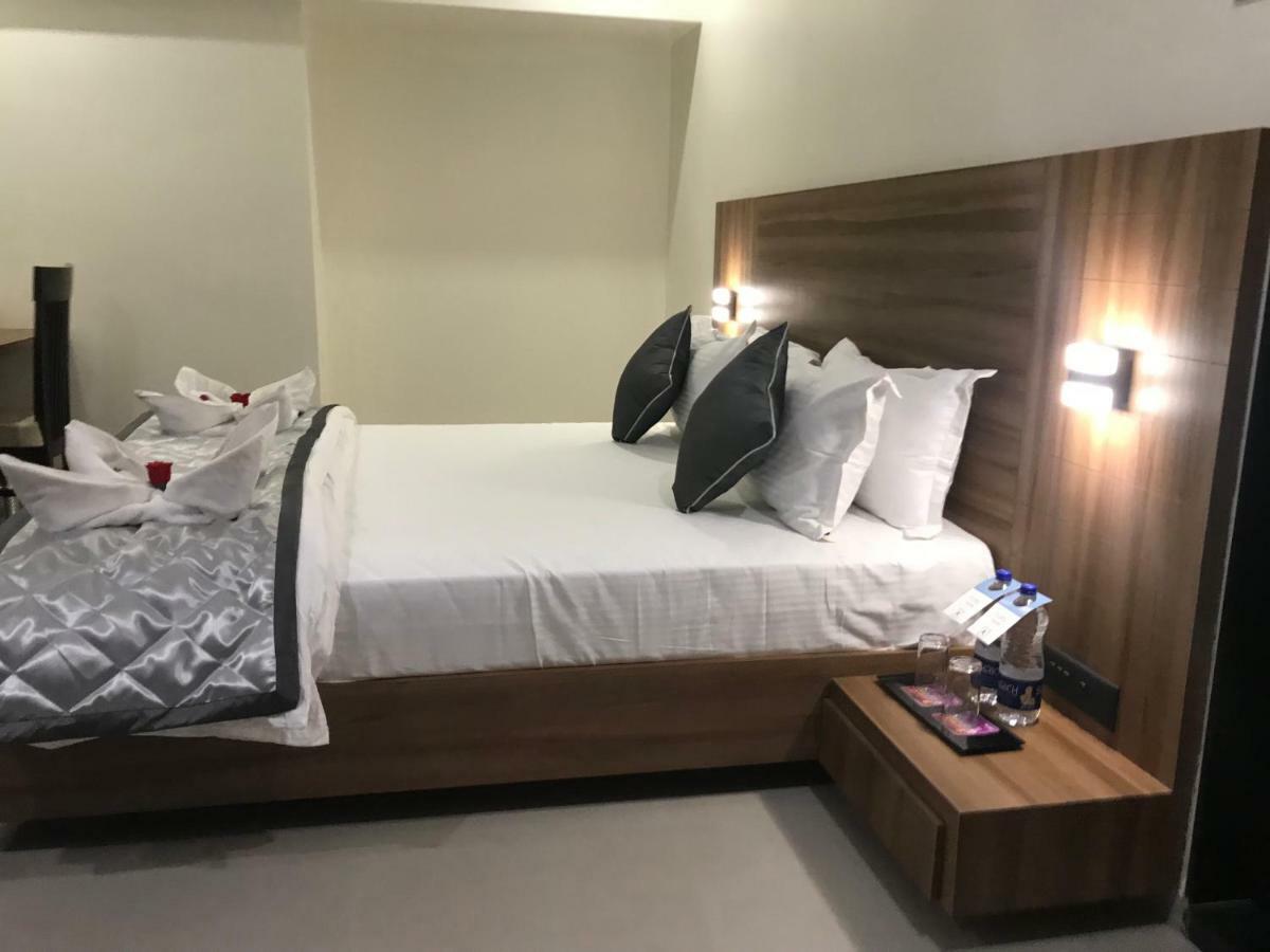 Kyriad Hotel Solapur By Othpl Ngoại thất bức ảnh