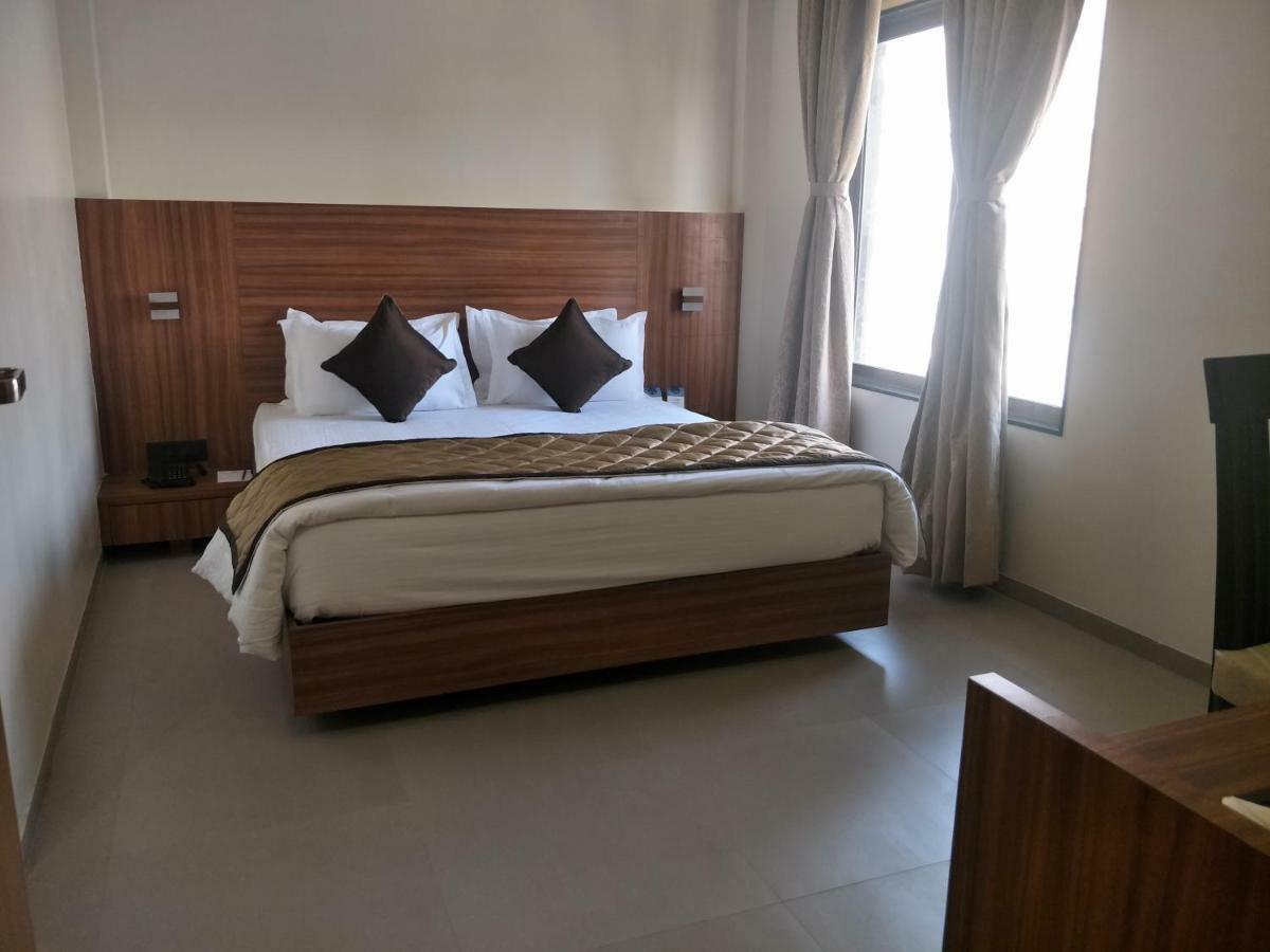 Kyriad Hotel Solapur By Othpl Ngoại thất bức ảnh