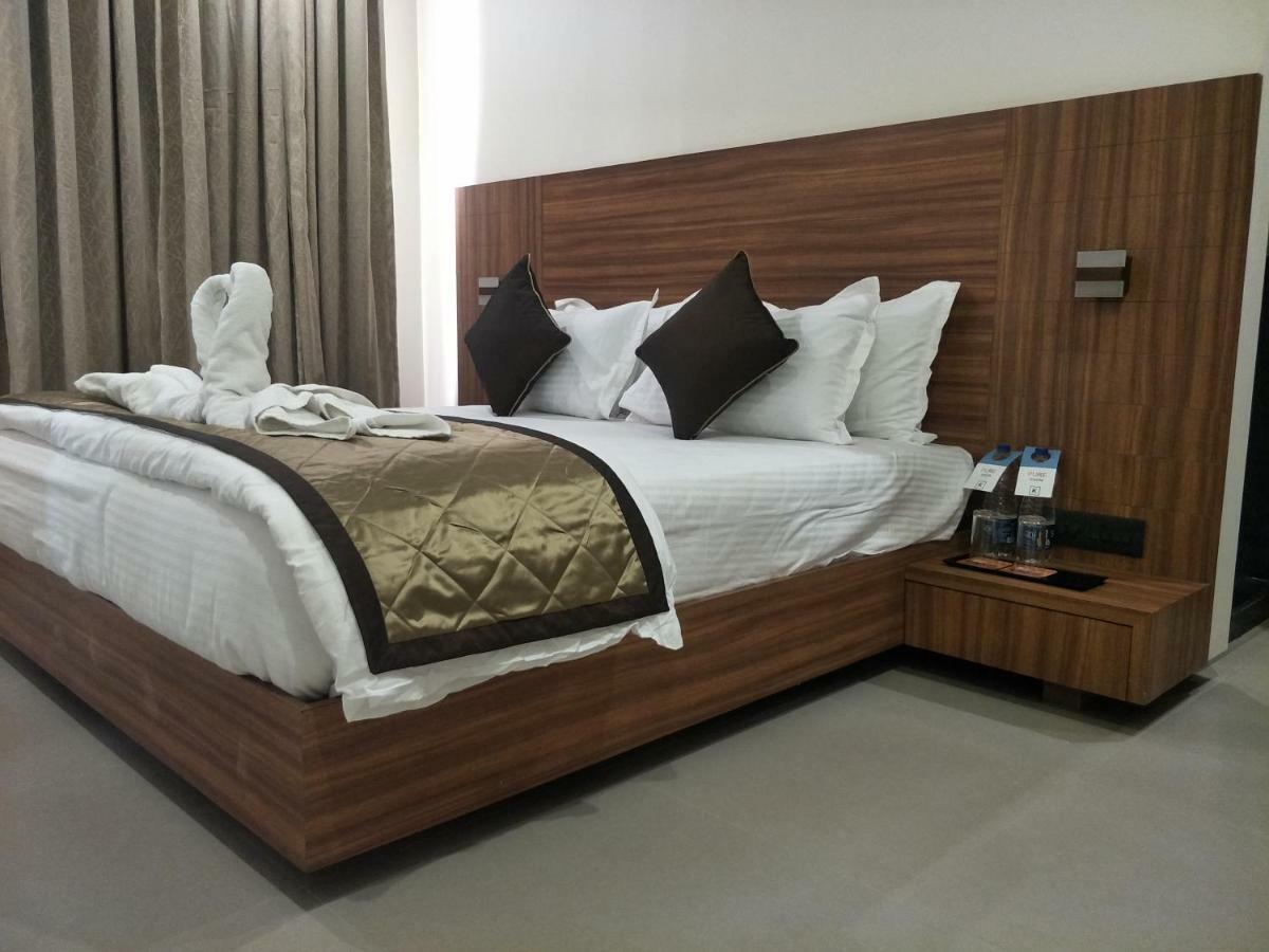 Kyriad Hotel Solapur By Othpl Ngoại thất bức ảnh