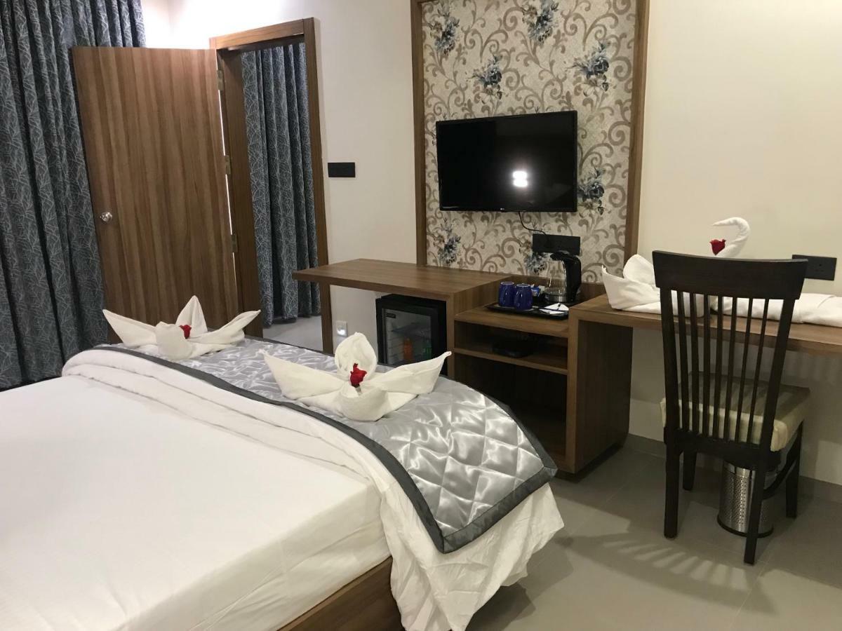 Kyriad Hotel Solapur By Othpl Ngoại thất bức ảnh