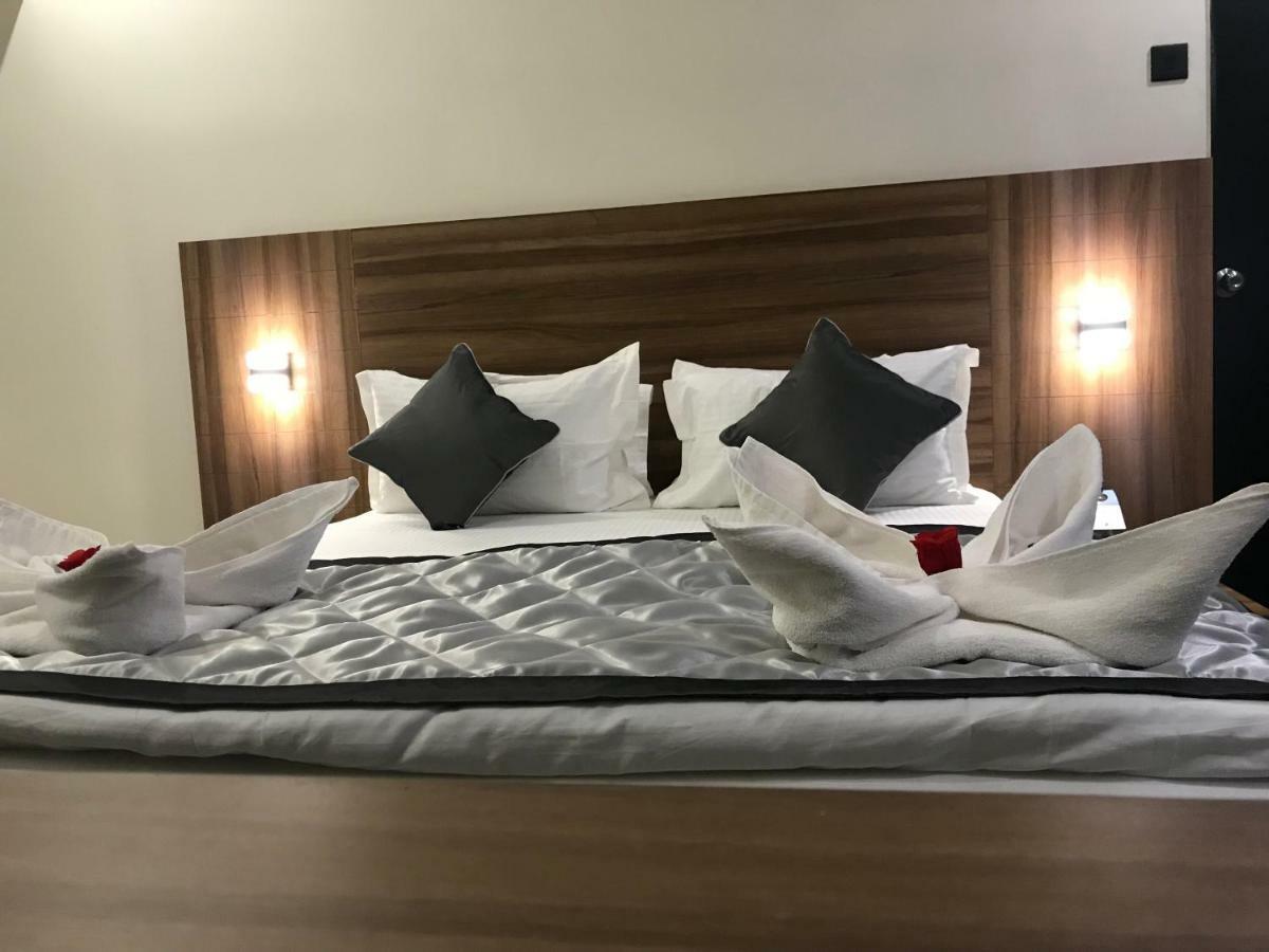 Kyriad Hotel Solapur By Othpl Ngoại thất bức ảnh