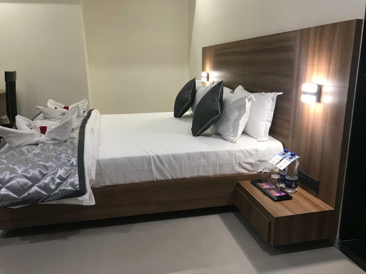 Kyriad Hotel Solapur By Othpl Ngoại thất bức ảnh